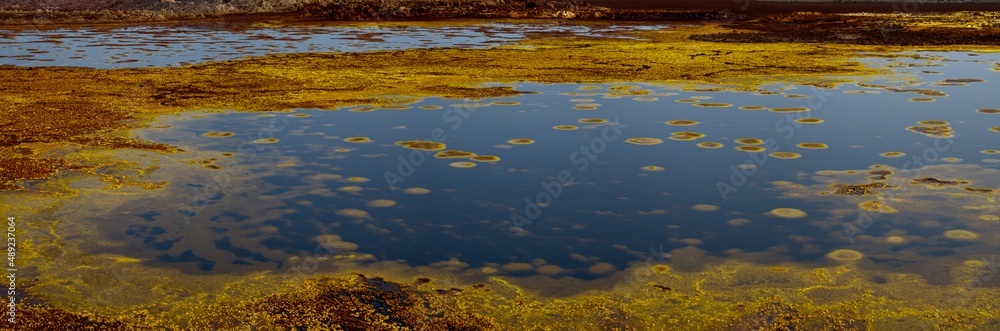 Sulphur Spring Color Foto de Panorama of surreal colors and Mars like landscape created by ...