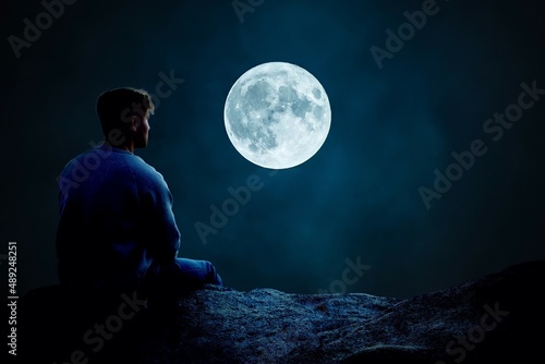 Photo person in the moonlight