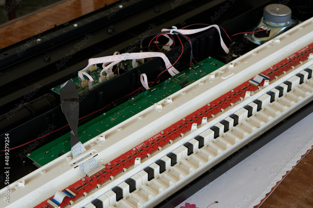 Electronic Piano unscrewed - electronic board repair