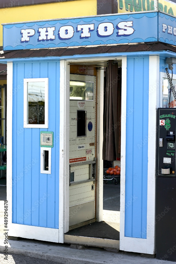 Fototapeta premium blue and yellow photo booth