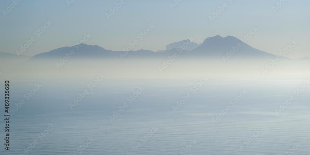 Fototapeta premium Bord de mer brumeux Tunisie
