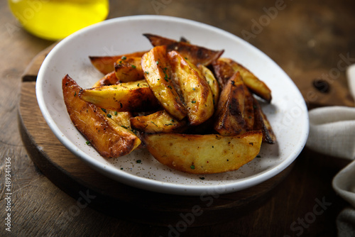Roasted potato wedges with herbs