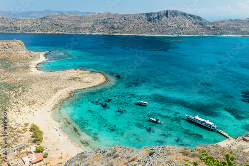 Fototapeta Naklejka Na Ścianę i Meble -  Beautiful beach of Gramvousa Island in the Balos Lagoon with crystal clear water, Crete, Greece