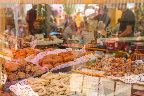 Obraz na płótnie Vega Baja del Segura - Torrevieja - Feria de sevillanas en mayo w salonie