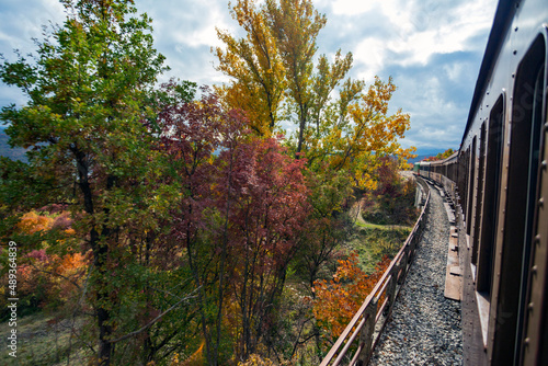 Viaggio in treno in Abruzzo, la transiberiana d'italia, Viaggio tra monti e boschi in autunno, un paesaggio bellissimo
 photo