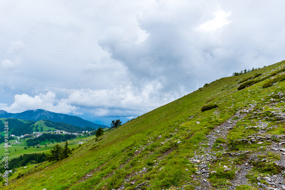Fototapeta premium A picturesque landscape view of the French Alps mountains on a cloudy summer day (Valberg, Alpes-Maritimes, France)