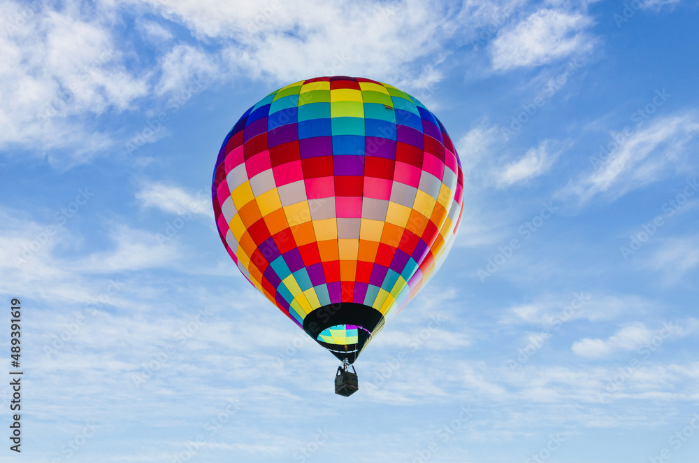 Obraz premium Colorful hot air balloon, flying over a blue sky