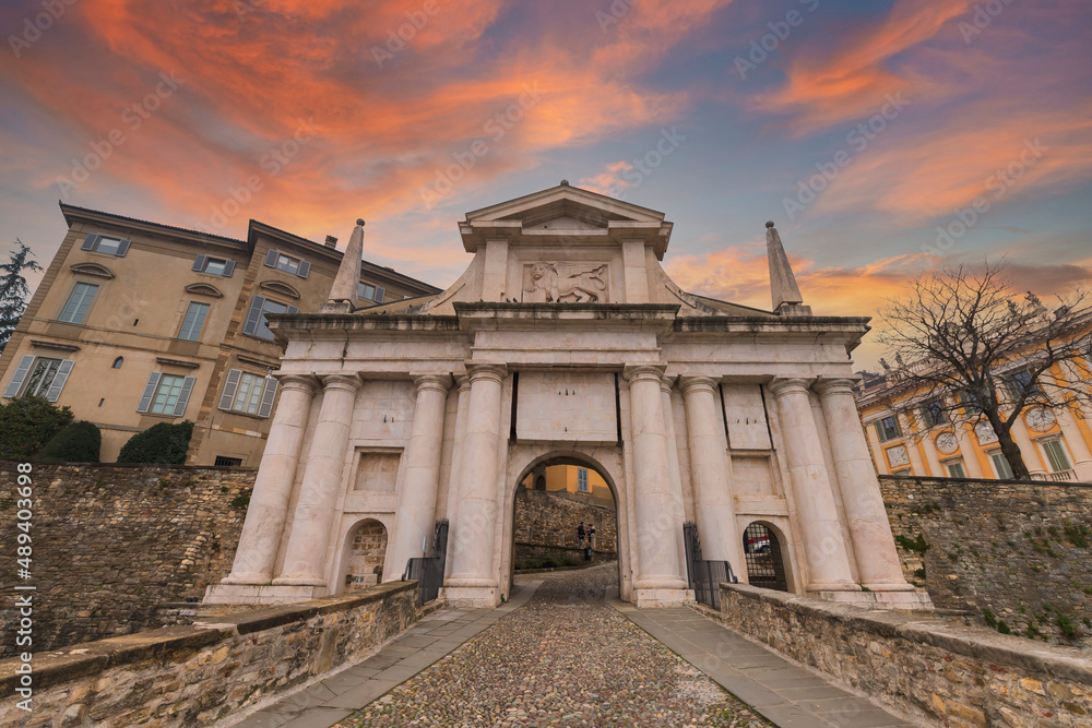 Obraz premium Historical Porta San Giacomo view in Citta Alta of Bergamo City