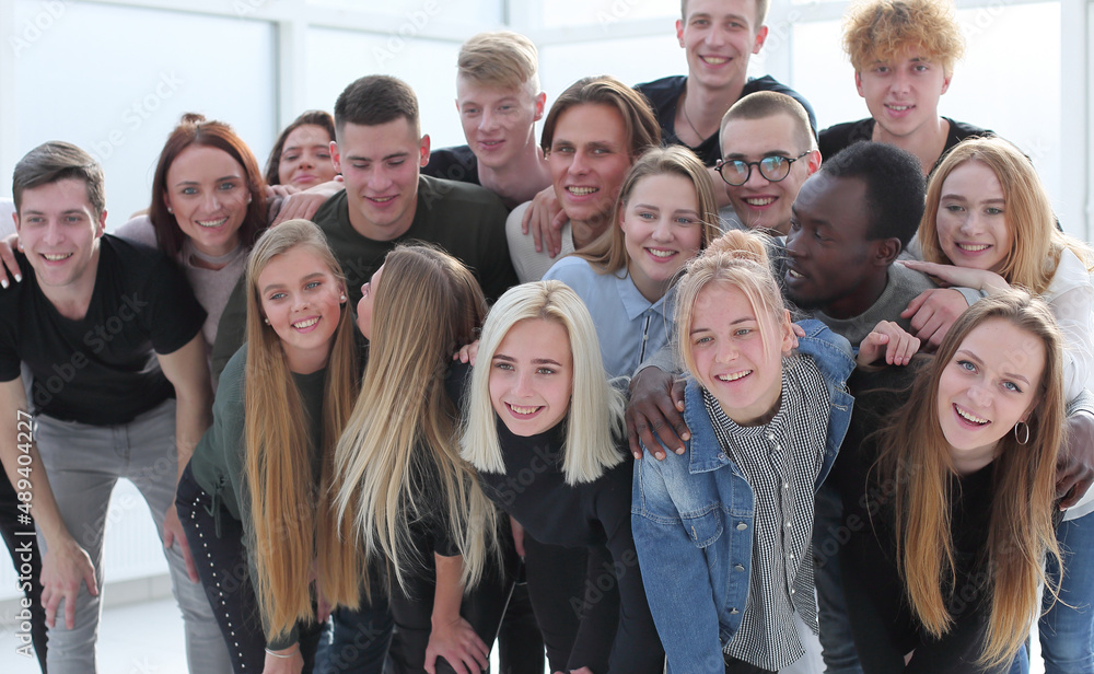 Fototapeta premium in full growth. happy young people standing together