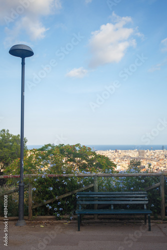 kissing bench in tne park of barcelona