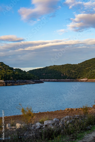 Fototapeta Naklejka Na Ścianę i Meble -  Lago Omodeo, territorio di Ardauli, provincia di Oristano, Sardegna