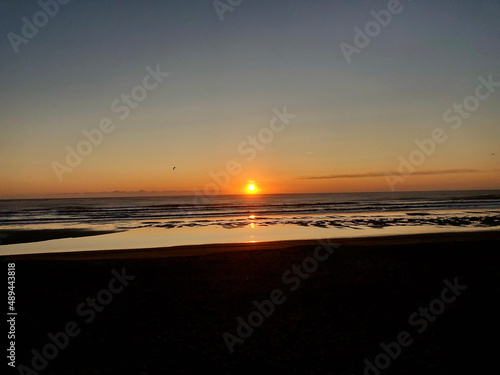 Sonnenaufgang (06:34) an der Ostküste vom Vereinigten Königreich.