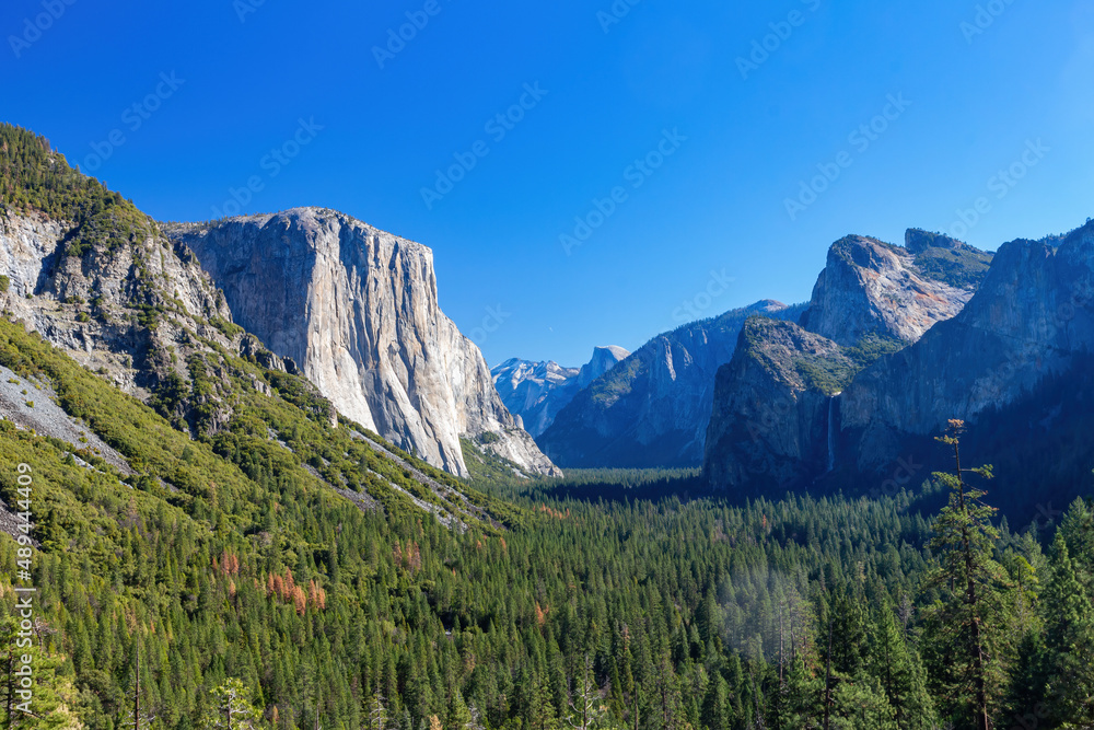 Sunny view of the Tunnel View of Yosemite National Park
