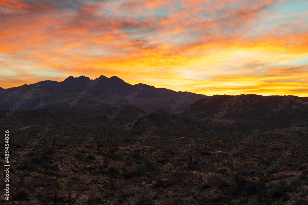 Fototapeta premium Sunrise at Four Peaks Wilderness area
