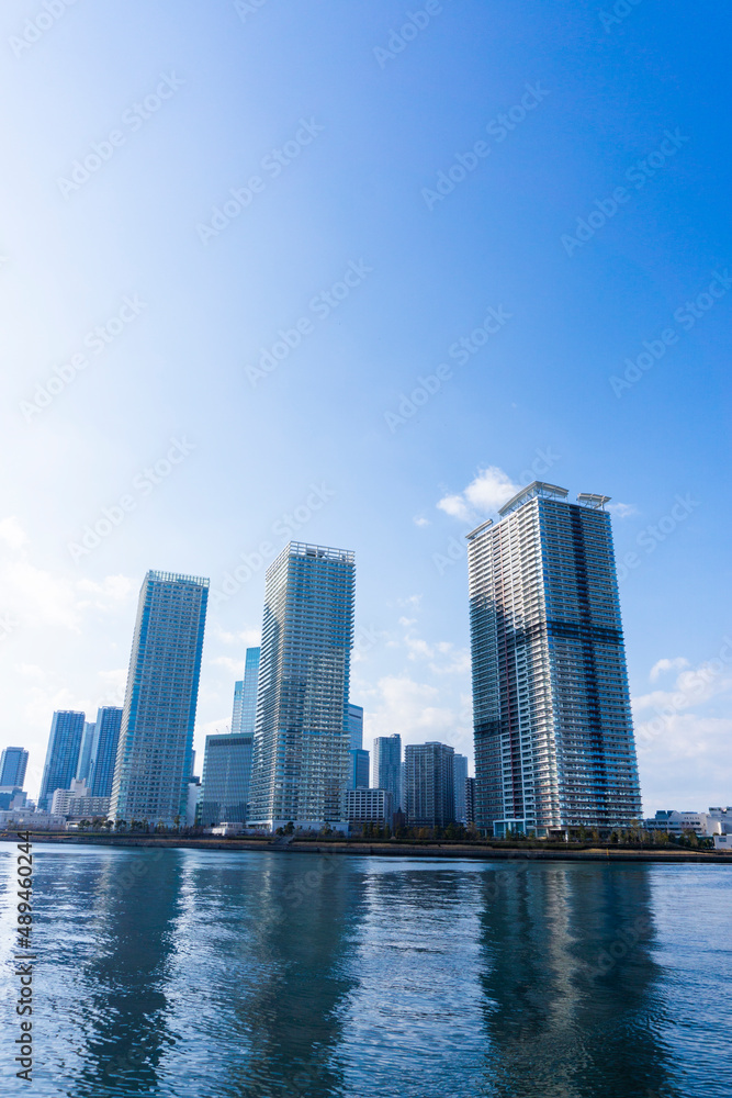 Tower apartments lined up along the river and a refreshing blue sky_21