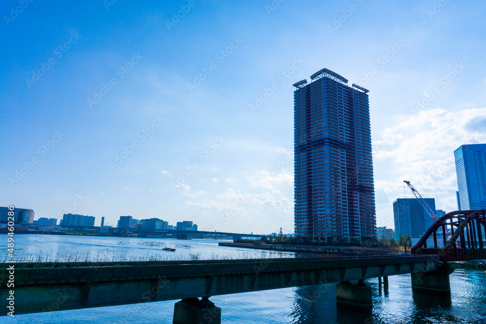 Tower apartments lined up along the river and a refreshing blue sky_30 Tower apartments lined up along the river and a refreshing blue sky_30