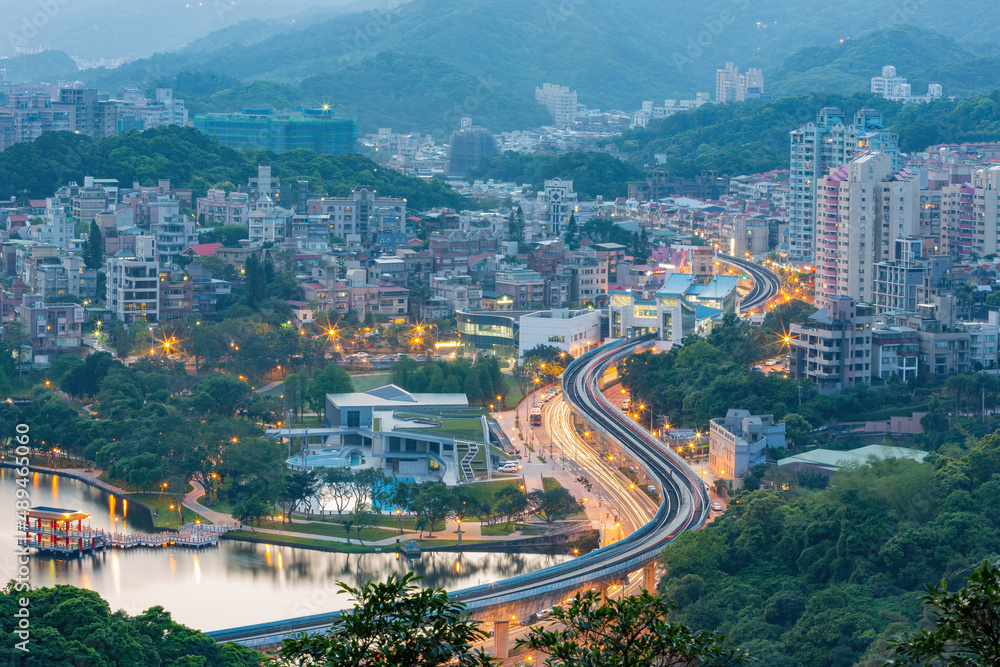 Fototapeta premium Night aerial view of the beautiful Arch Bridge at Taipei