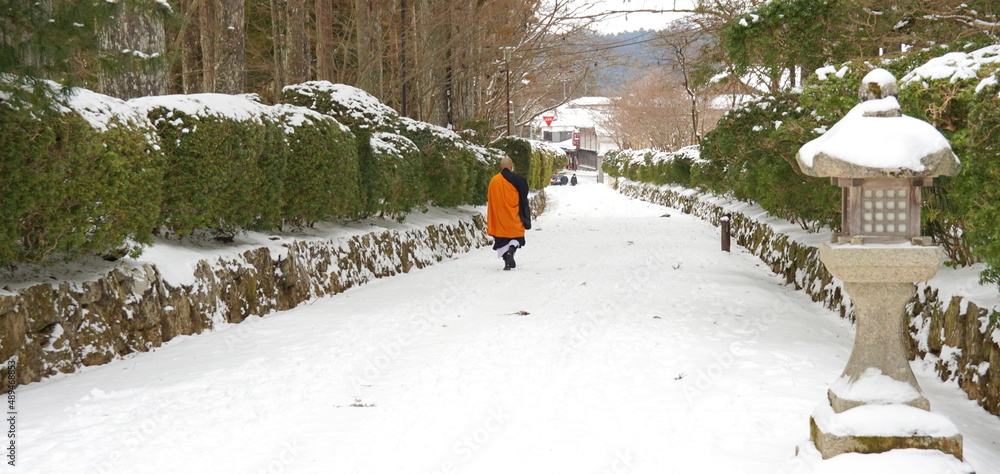 Naklejka premium 高野山 蛇腹道