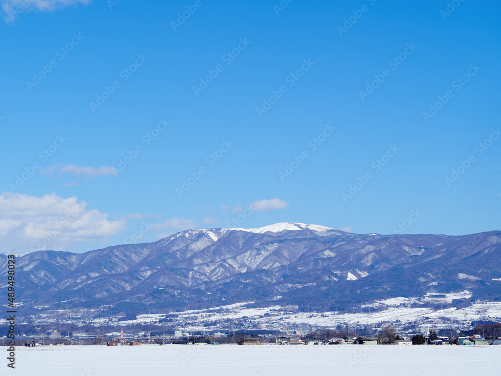 2月（冬） 冠雪した鉢伏山 長野県塩尻市