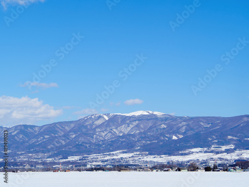 2月（冬） 冠雪した鉢伏山 長野県塩尻市 © Nagawa