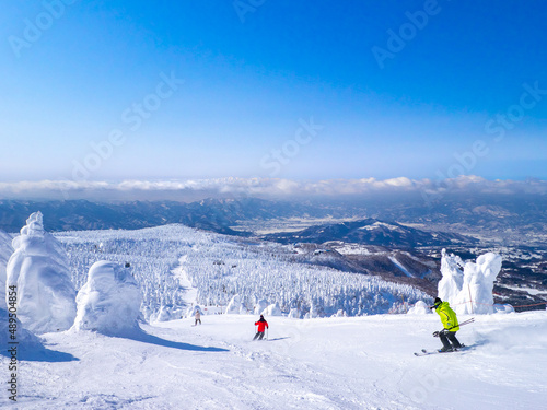 Fotografie Skiing in a snow monsters (soft rime) plateau (Zao-onsen ski resort, Yamagata, J