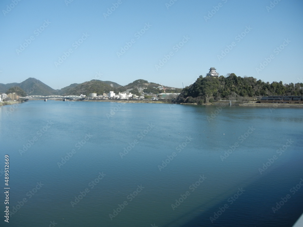 A scene of Inuyama-jyo Castle and Kiso-gawa River flowing through Inuyama City in Aichi Pref.ecture in Japan 日本の愛知県犬山市を流れるの木曽川と犬山城の一風景