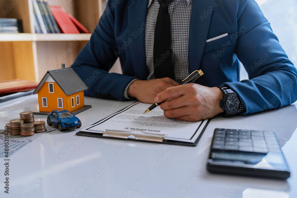 Real estate agents are analyzing insurance discounts. and make home