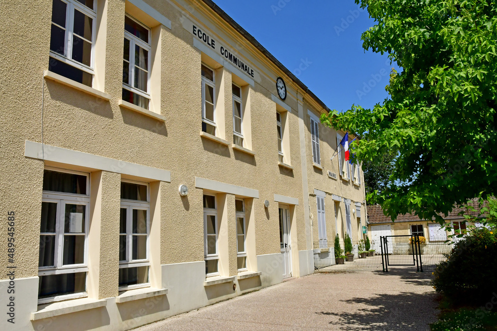 Villiers le Mahieux; France - july 20 2021 : picturesque village
