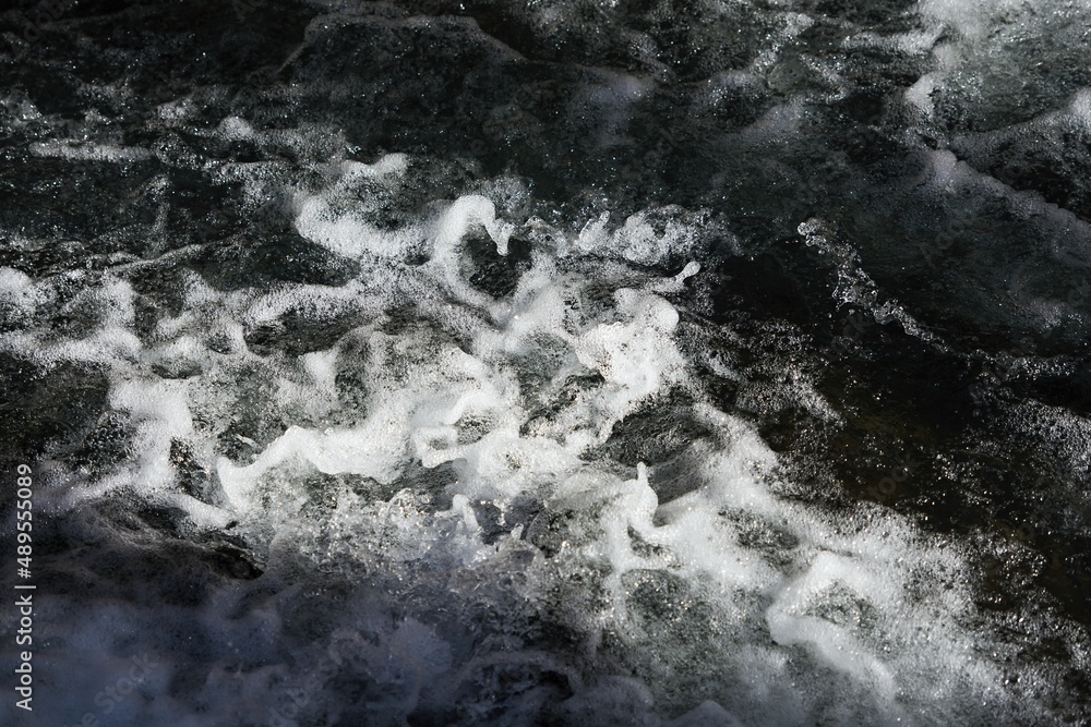 Obraz premium Sea waves, water detail, tide at sklalisk. Sea water in Mallorca, Spain.