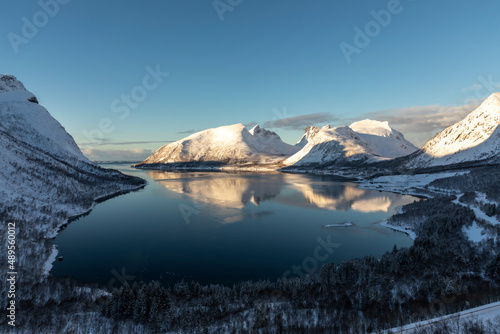 Fototapeta Naklejka Na Ścianę i Meble -  fjord Bergsbotn on island Senja, Norway  in winter