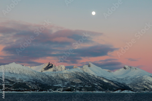 Obraz na płótnie coastline on Senja island in Norway on a clear cold winter day w salonie
