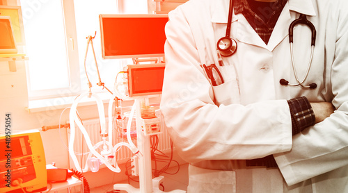 Obraz na płótnie Abstract image of doctor in a white coatDoctor on the background of resuscitation equipment and bright optimistic sunlight (rescue - concept) w salonie