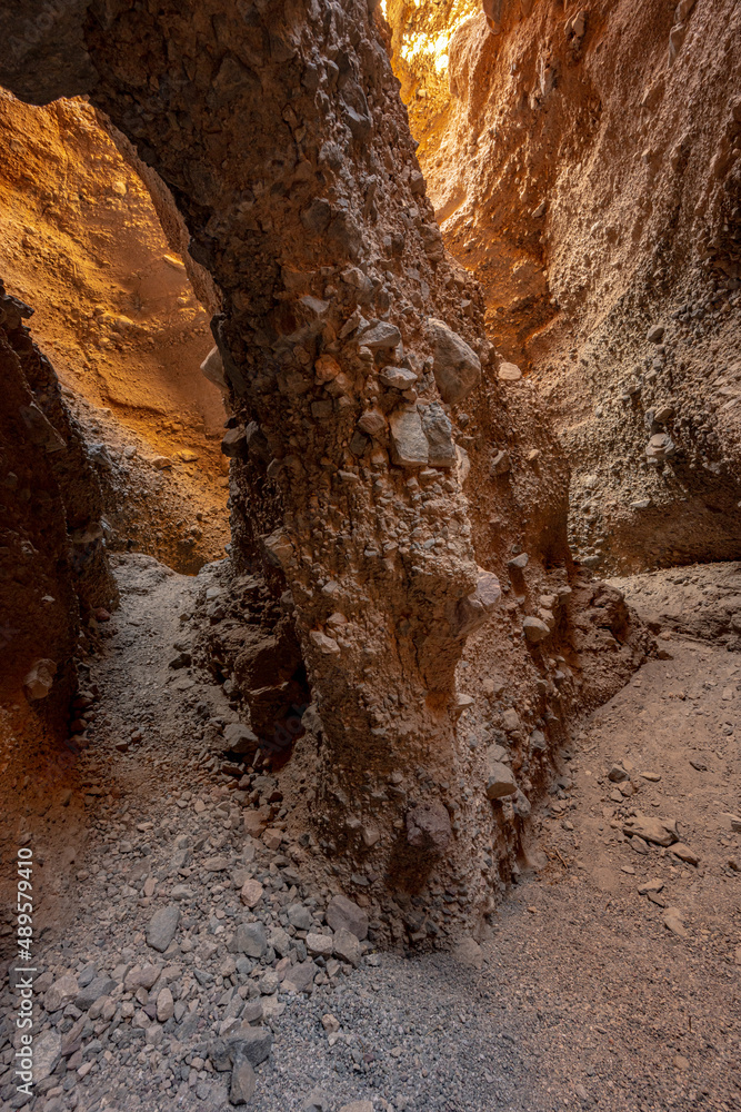 Obraz premium Base Of An Arch In Sidewinder Canyon