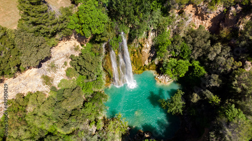 Tableau sur toile vue   aérienne d' une cascade dans le Var en France du village Sillans la Cascad