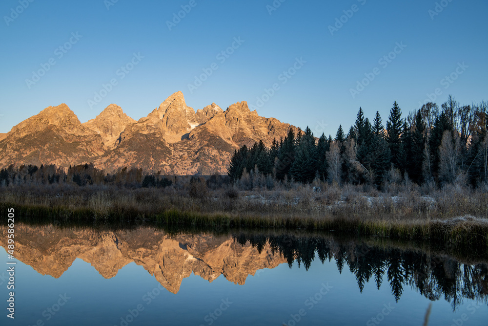 mirror reflection mountains 