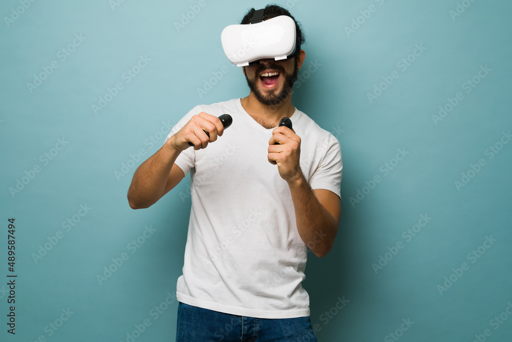 Naklejka premium Playing with immersive technology