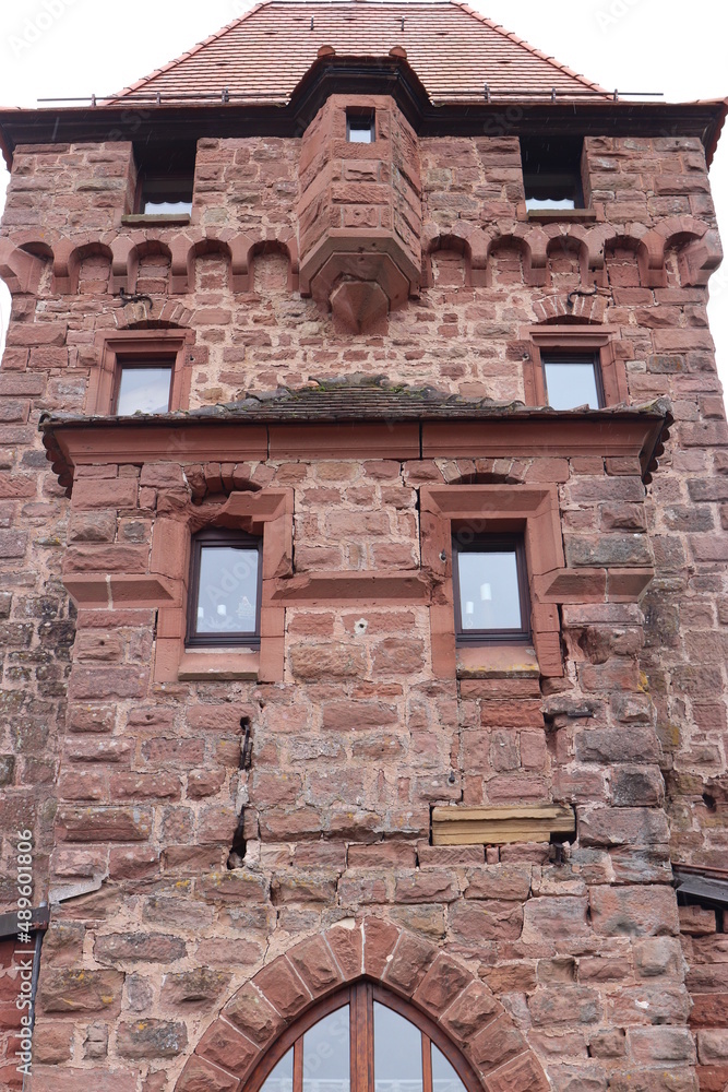 Fototapeta premium Burg Berwartstein in Elernbach. Dehner Felsenland.