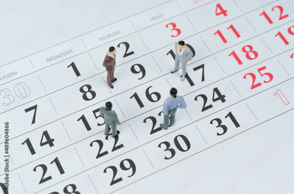 There are miniature figures of businessmen on the calendar - business planning There are miniature figures of businessmen on the calendar - business planning