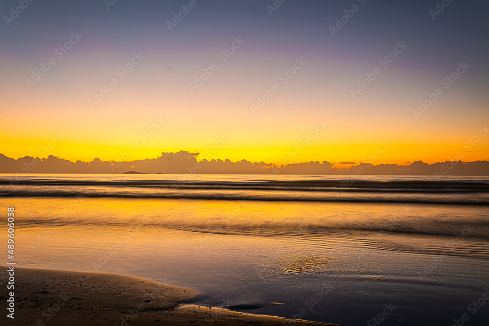 Naklejka premium Sun and sea sunset background. Nature composition.