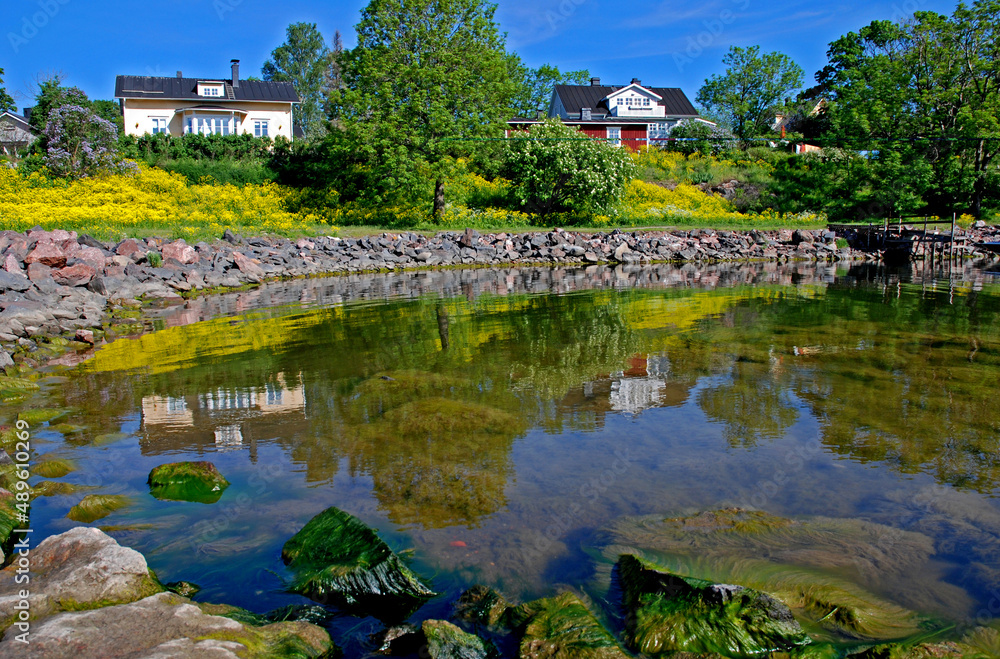 Casas na Ilha Suomenlinna. Finlândia.