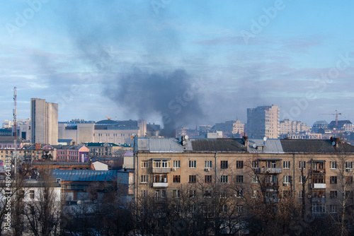 Kharkiv, Ukraine. City center, day 4 of Russia's attack on Ukraine. Black smoke over the city. The photo was taken on February 27, 2022, Kovalskaya street, Kharkiv, Ukraine. © KMimages