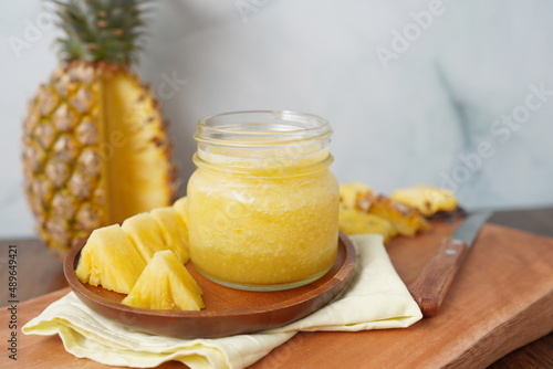 Fototapeta Naklejka Na Ścianę i Meble -  Iced pineapple juice in a glass, sliced ​​pineapple. (hea…