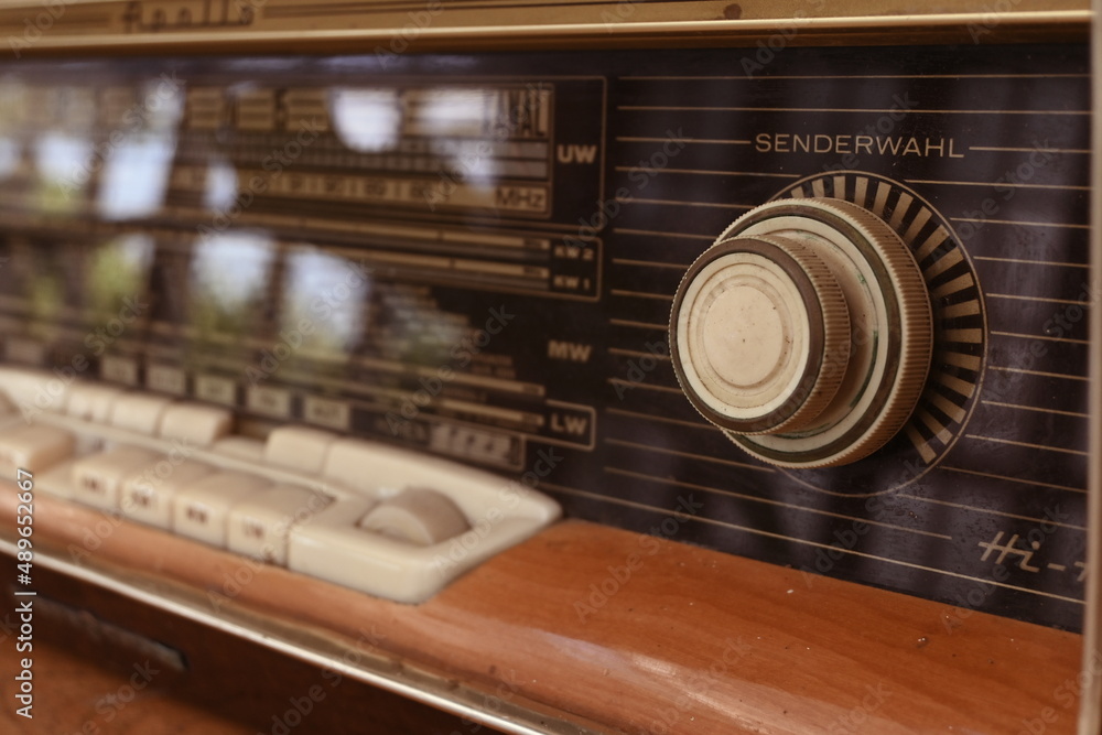 Obraz premium antique radio in the room