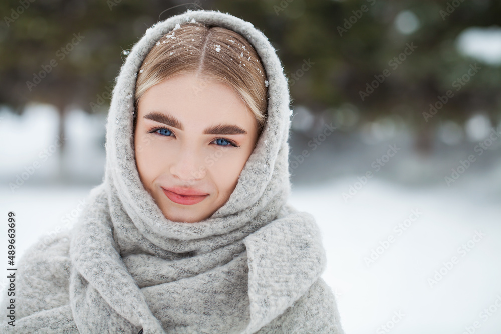 Fashion portrait of a young beautiful woman Fashion portrait of a young beautiful woman