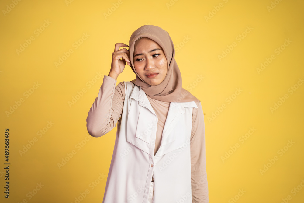 expression of a girl with hijab feeling uncertain