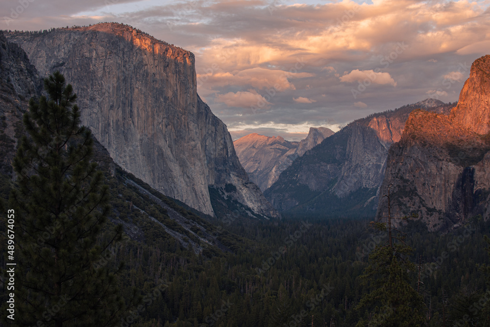 Fototapeta premium Autumnal natural landscape from Yosemite National Park, California, United States