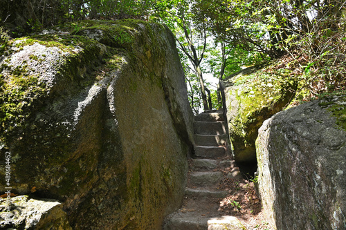 宝満山登山「袖すり岩」