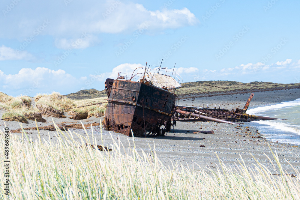 Fototapeta premium boat on the shore