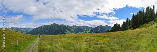 Panorama Landschaft bei Saalbach Hinterglemm in Österreich