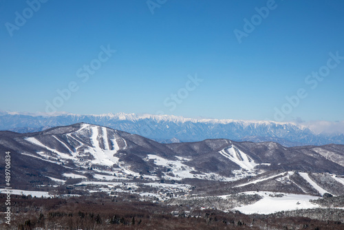 snow covered mountains © ＨａｐｐＹ Ｌｉｆｅ。